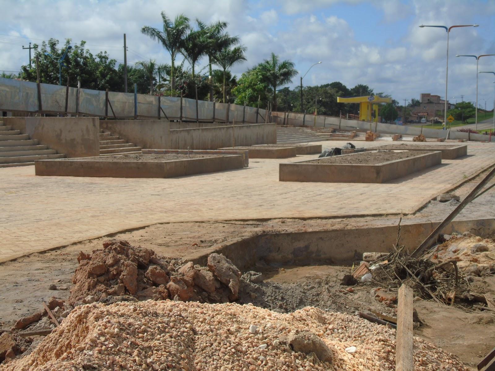 Prefeitura segue com a construção da Praça da Bíblia