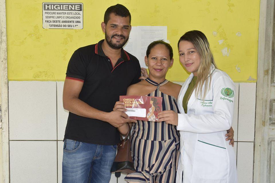 Mais gestantes de Junco do Maranhão recebem o cartão Cheque Cesta Básica