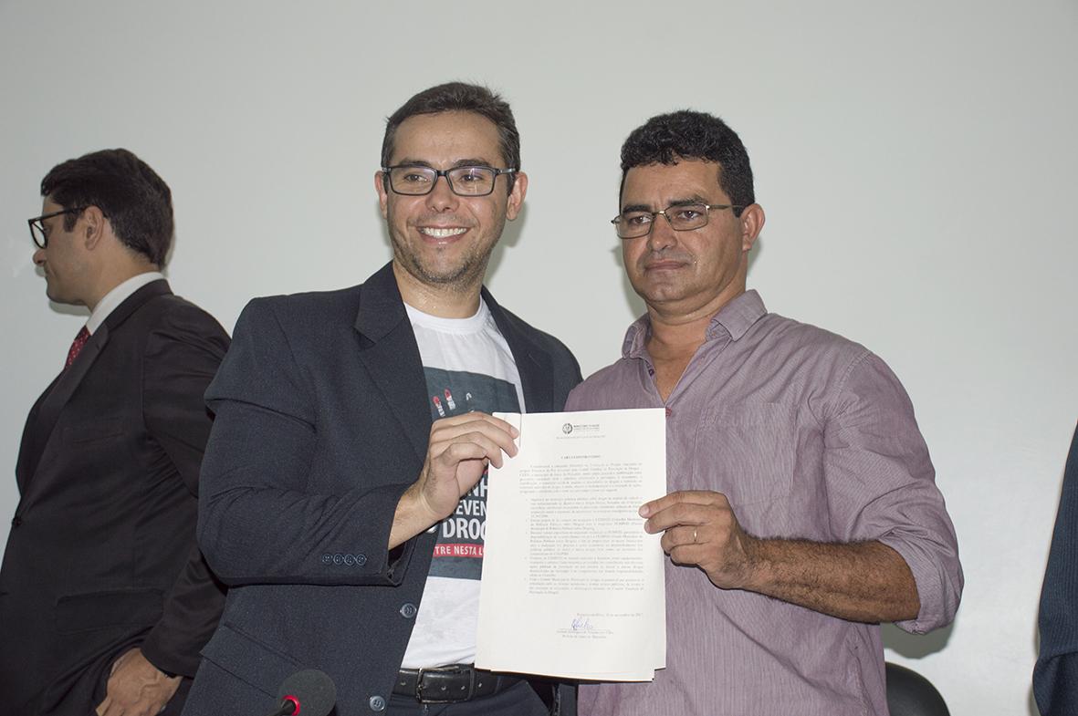 Prefeito Antonio Filho assina termo de adesão a Campanha de Prevenção às Drogas